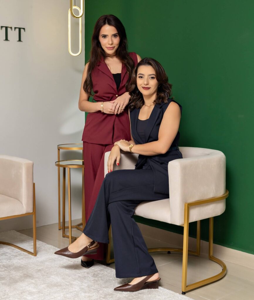 Juliana Júlia Schabatt S. Demarchi e Allana Alves Rocha